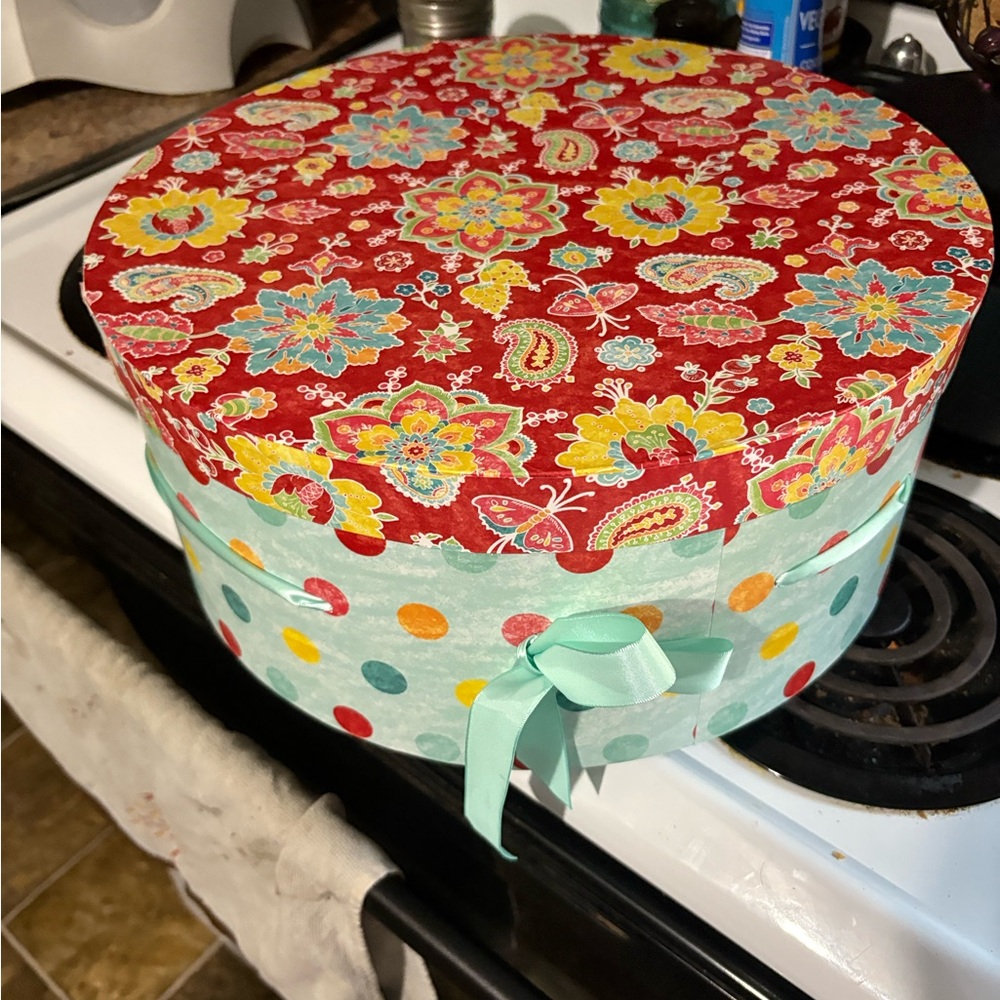 Floral‎ and Polka Dot Decorative Box and hat